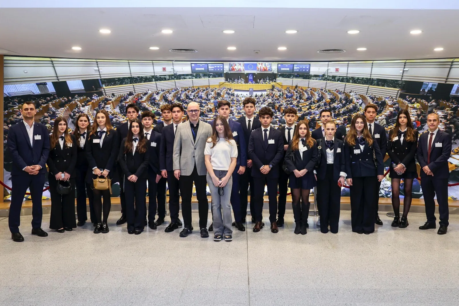 Liceeni români și olimpici internaționali, în vizită la Parlamentul European