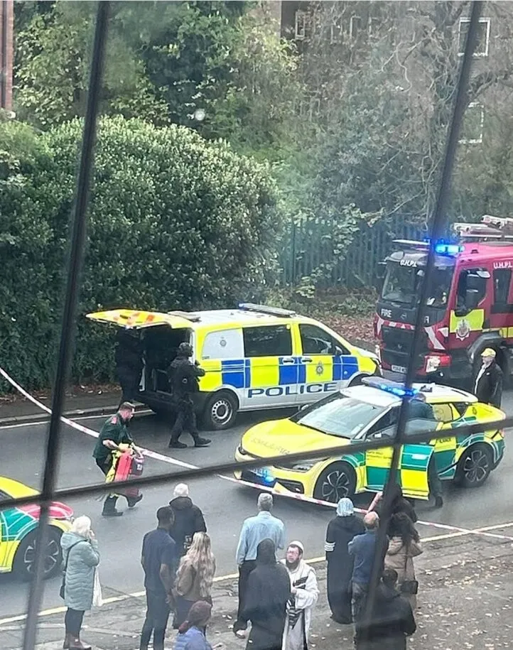 VIDEO Alertă maximă la Manchester: mai multe persoane au fost înjunghiate, după ce au fost atacate de un necunoscut la o sinagogă