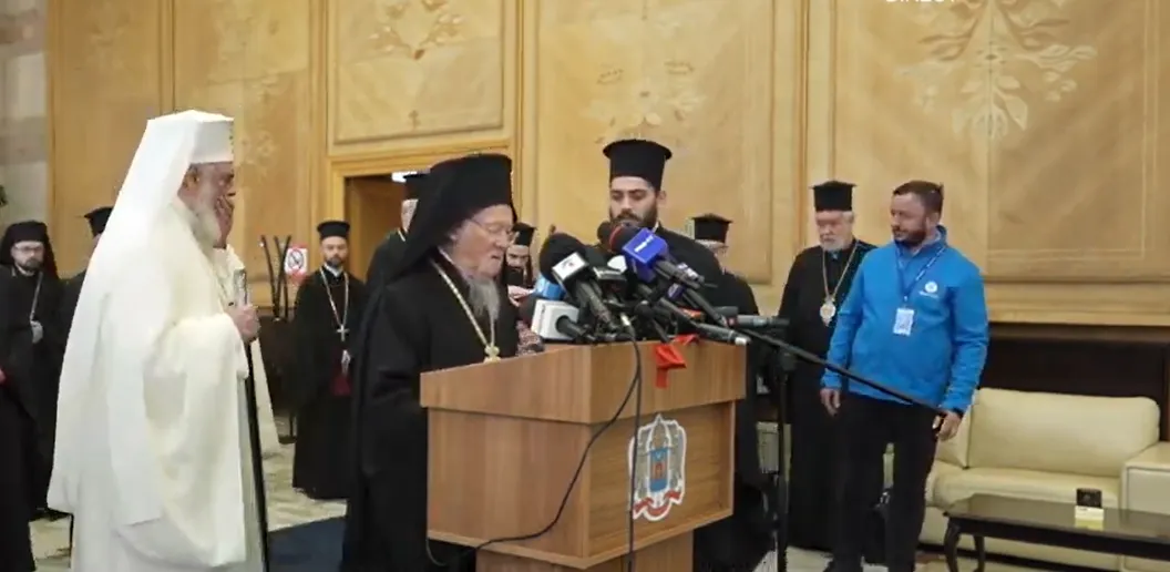 VIDEO Patriarhul Ecumenic Bartolomeu I, primit vineri la București, de Patriarhul Daniel