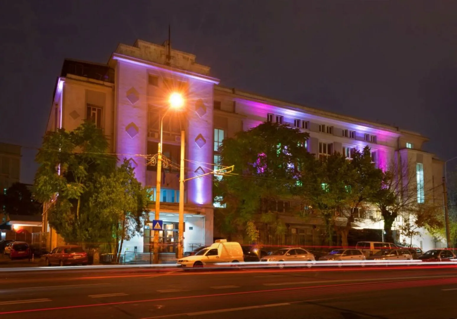 Expoziţia "Pe unde umbli, visule!" semnată de Chob, vernisată la Casa de Cultură a Studenţilor din Bucureşti
