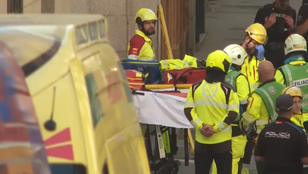 VIDEO Momente de panică în inima Spaniei: O clădire din centrul Madridului s-a prăbușit - se caută posibile victime
