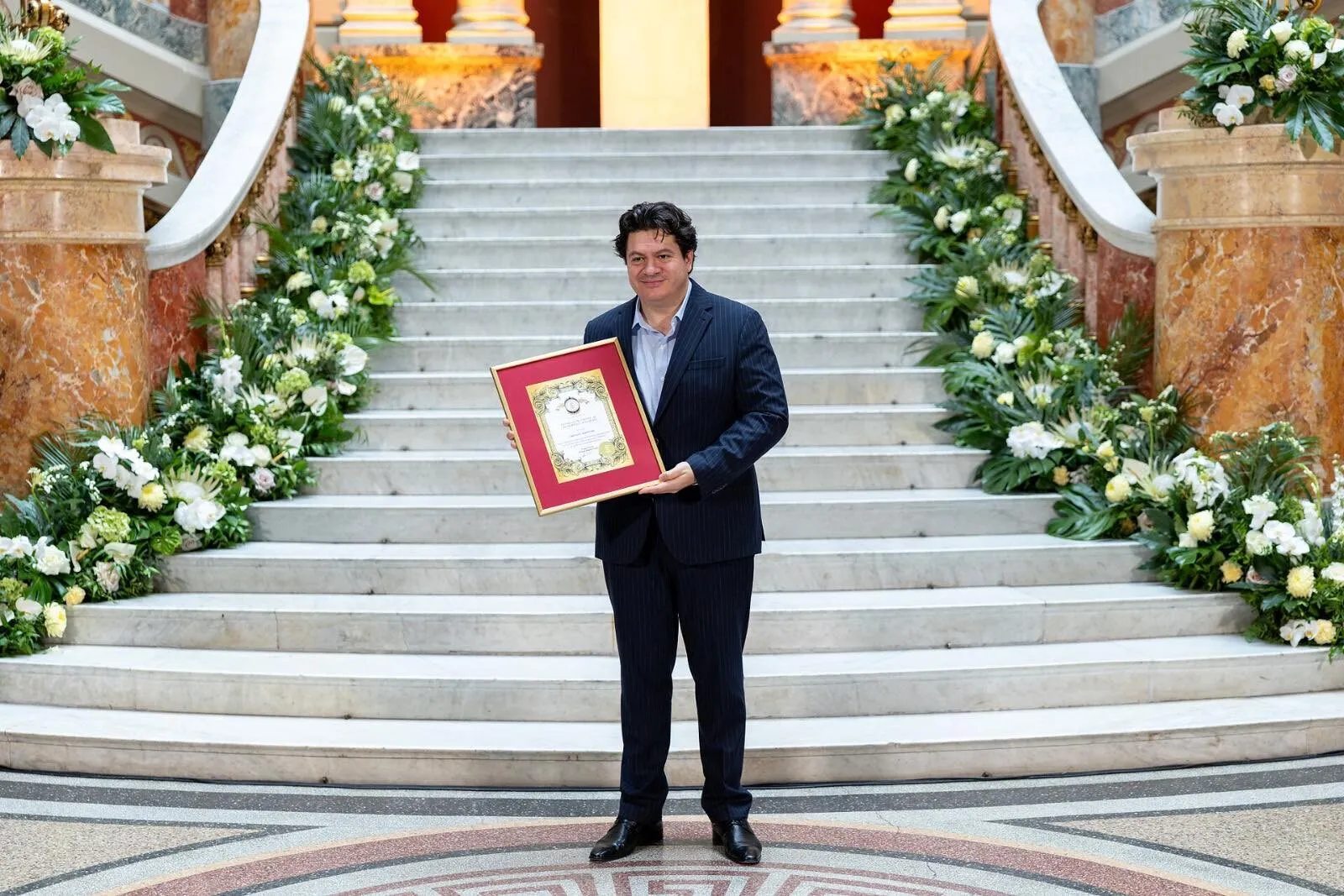 FOTO Maestrul Cristian Măcelaru, directorul Festivalului „George Enescu”, a primit titlul de Cetățean de Onoare al Municipiului București