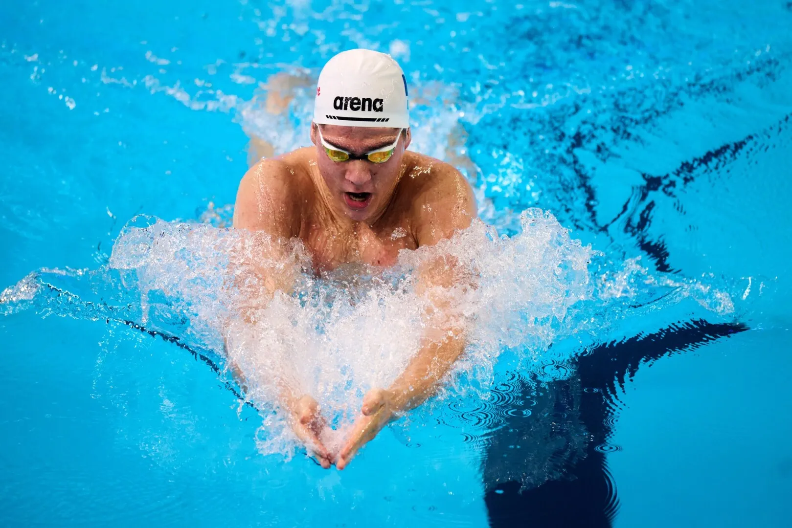 Rocky al înotului are o metodă specială de pregătire fizică iarna