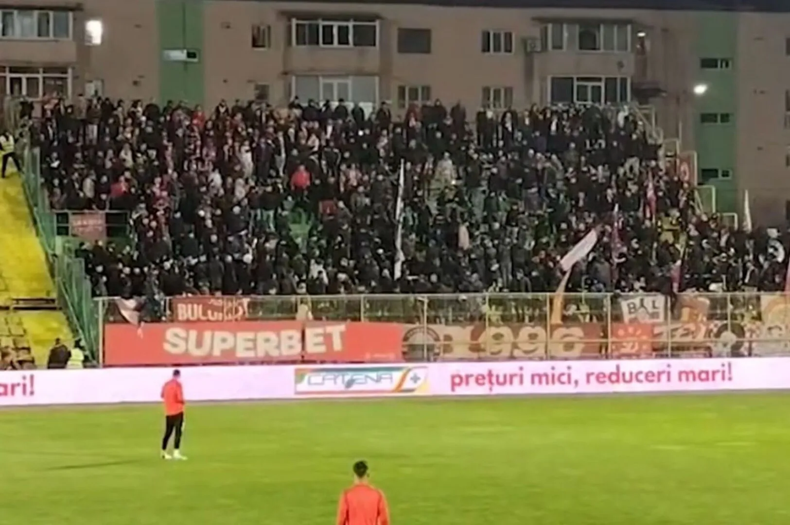 Scandal la Mioveni. Dinamoviștii s-au luat la bătaie între ei la pauza meciului