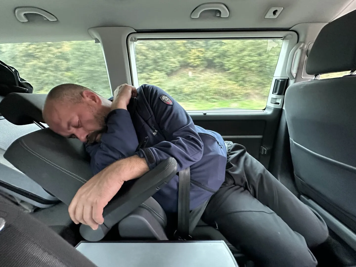 S-a dus să primească un premiu prestigios la Bruxelles, dar a adormit în mașină: 'Am zis să facem economie', spune directorul muzeului Astra