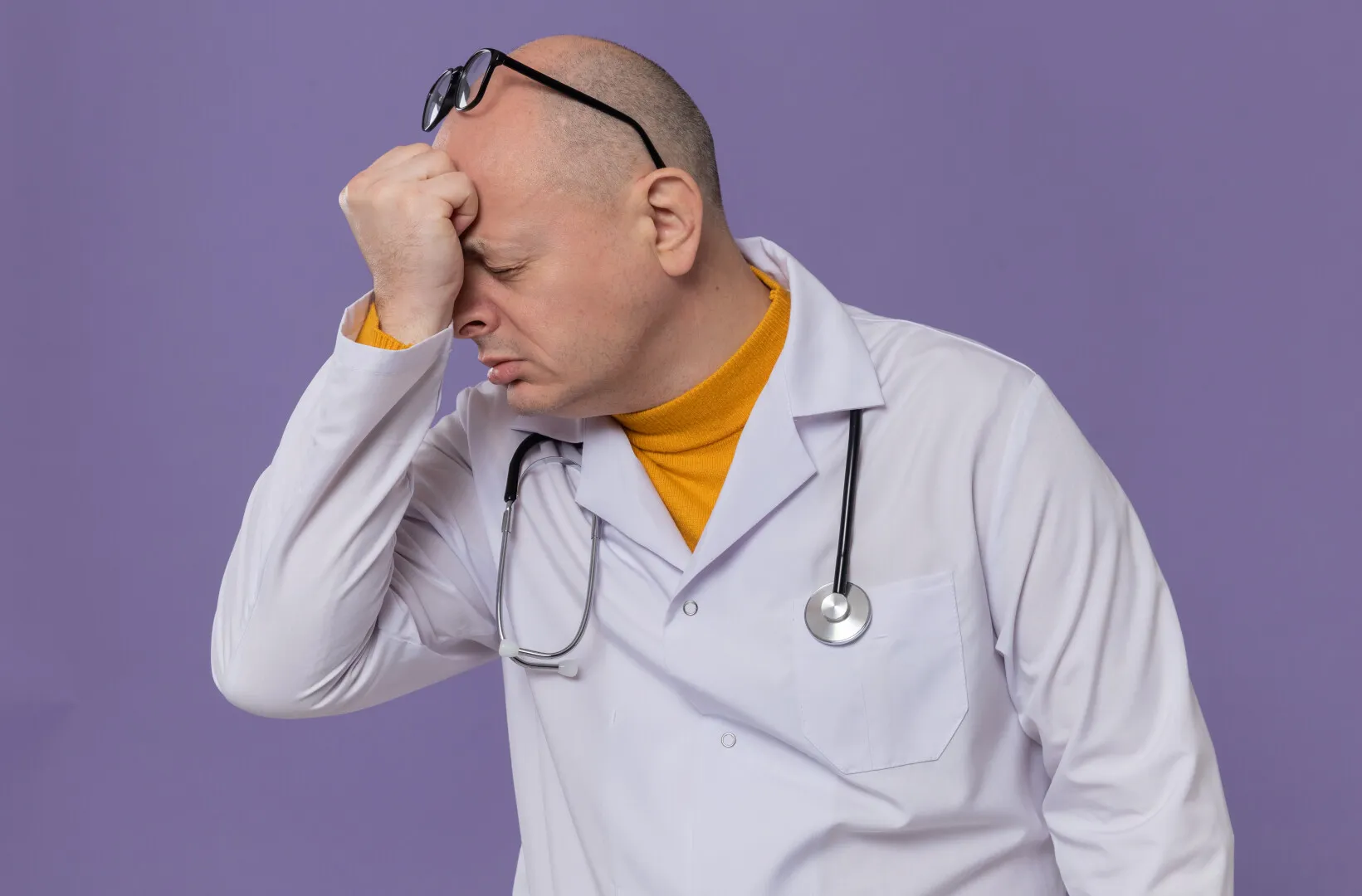 Și cei care vindecă suferă: 1 din 3 medici din Europa, în depresie