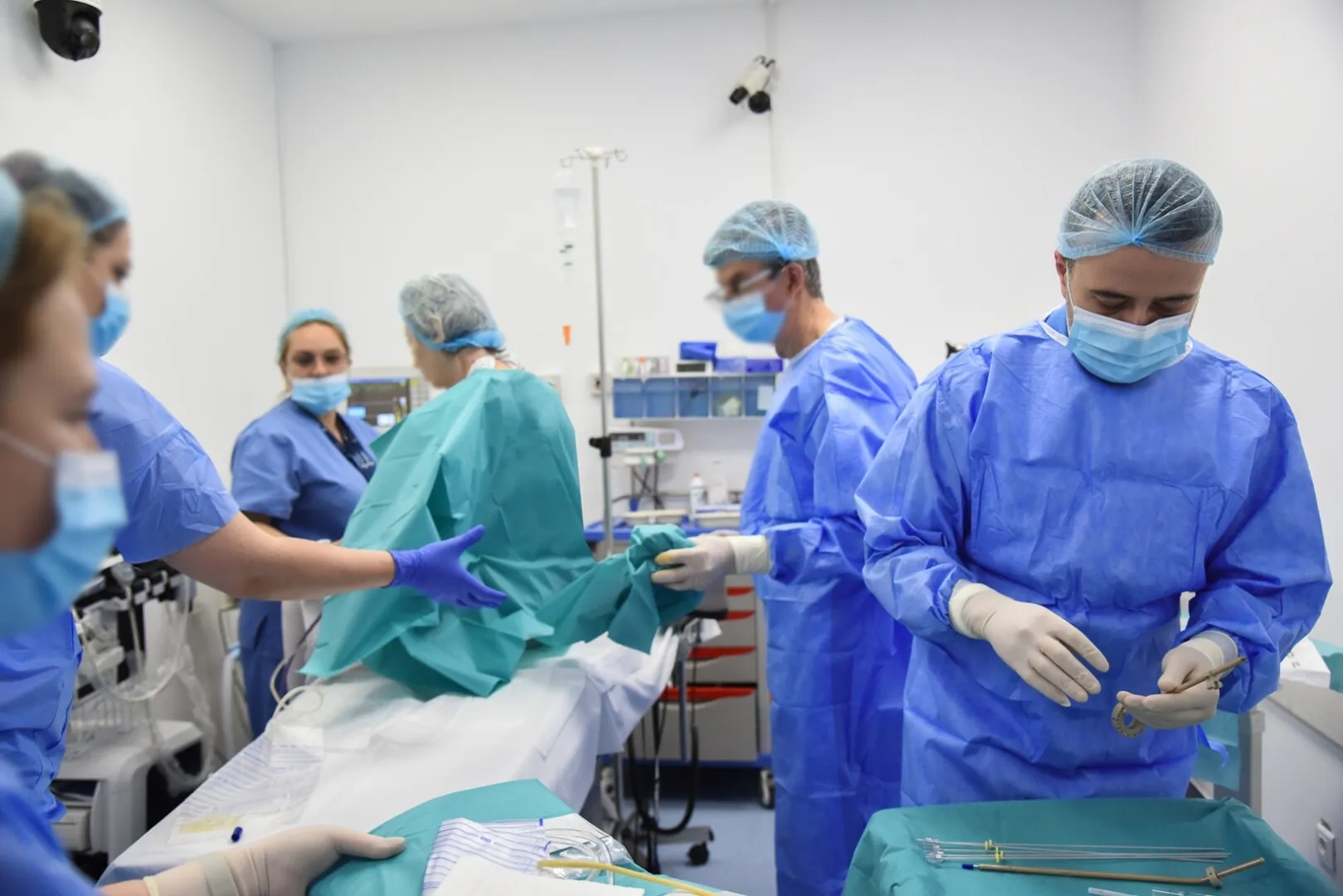 Avea o boală gravă. Cum a fost tratată o femeie, fără operație