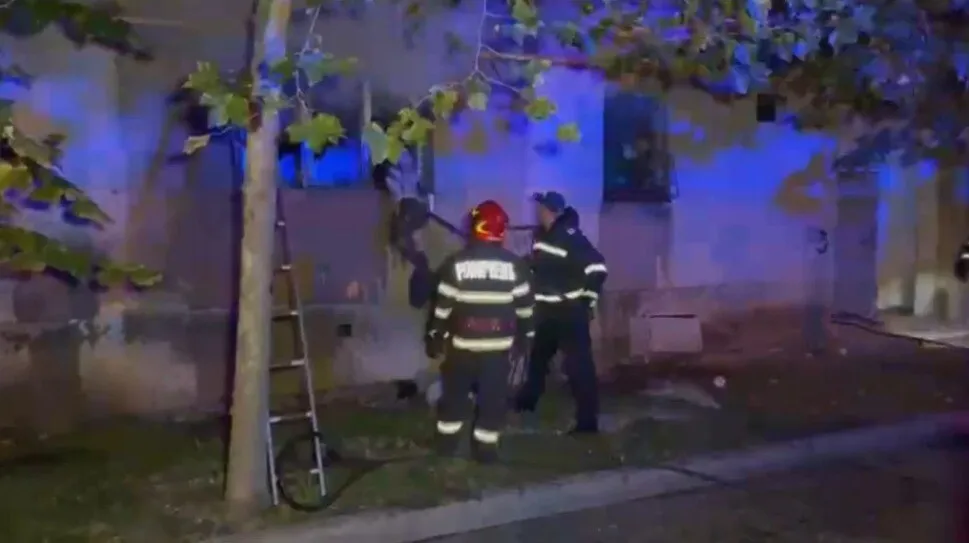 FOTO Explozie de la gaze urmată de incendiu; zeci de persoane evacuate dintr-un bloc