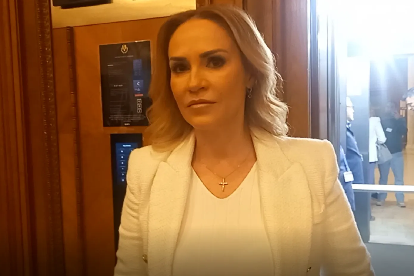 Gabriela Firea renunță să mai lupte pentru Primăria Capitalei: Voi acorda susținere totală colegului meu social-democrat care își va depune candidatura!