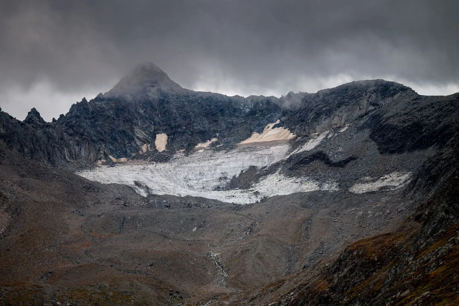 Topirea ghețarilor accelerează dramatic: record de contracție de la începutul măsurătorilor