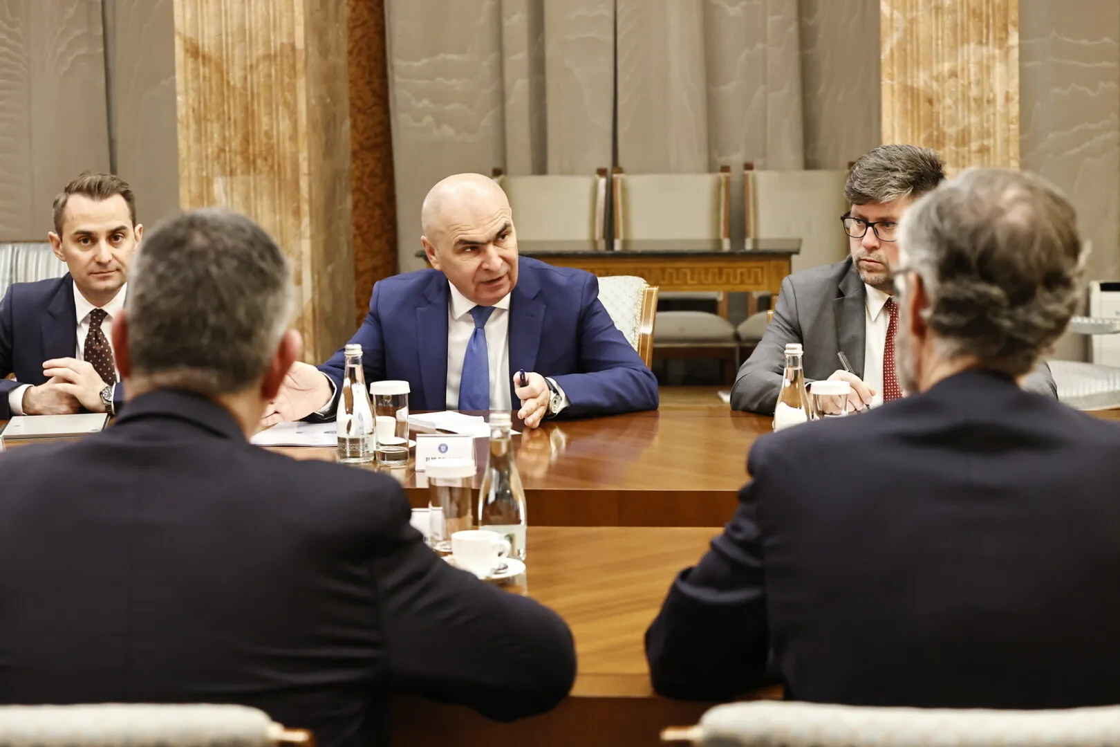 La Guvern s-a semnat contractul: Vin banii pentru autostrada care va străpunge Carpații