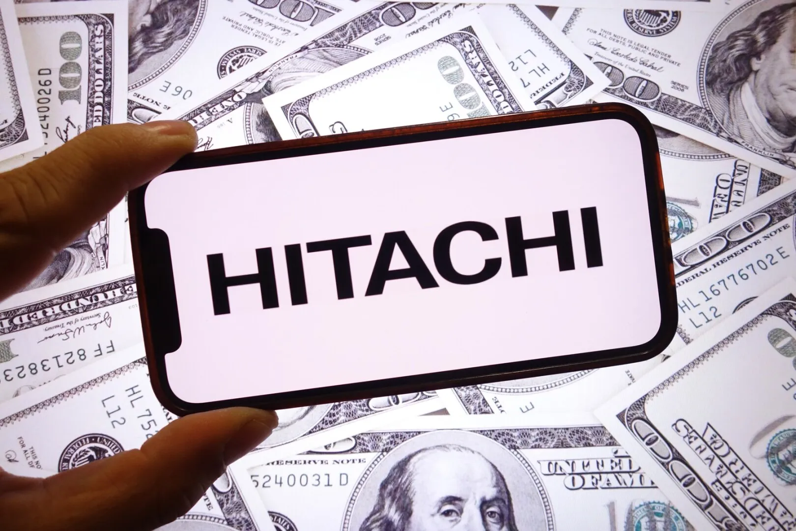 Creştere de peste 10% a acţiunilor Hitachi, după anunţarea unui parteneriat cu OpenAI