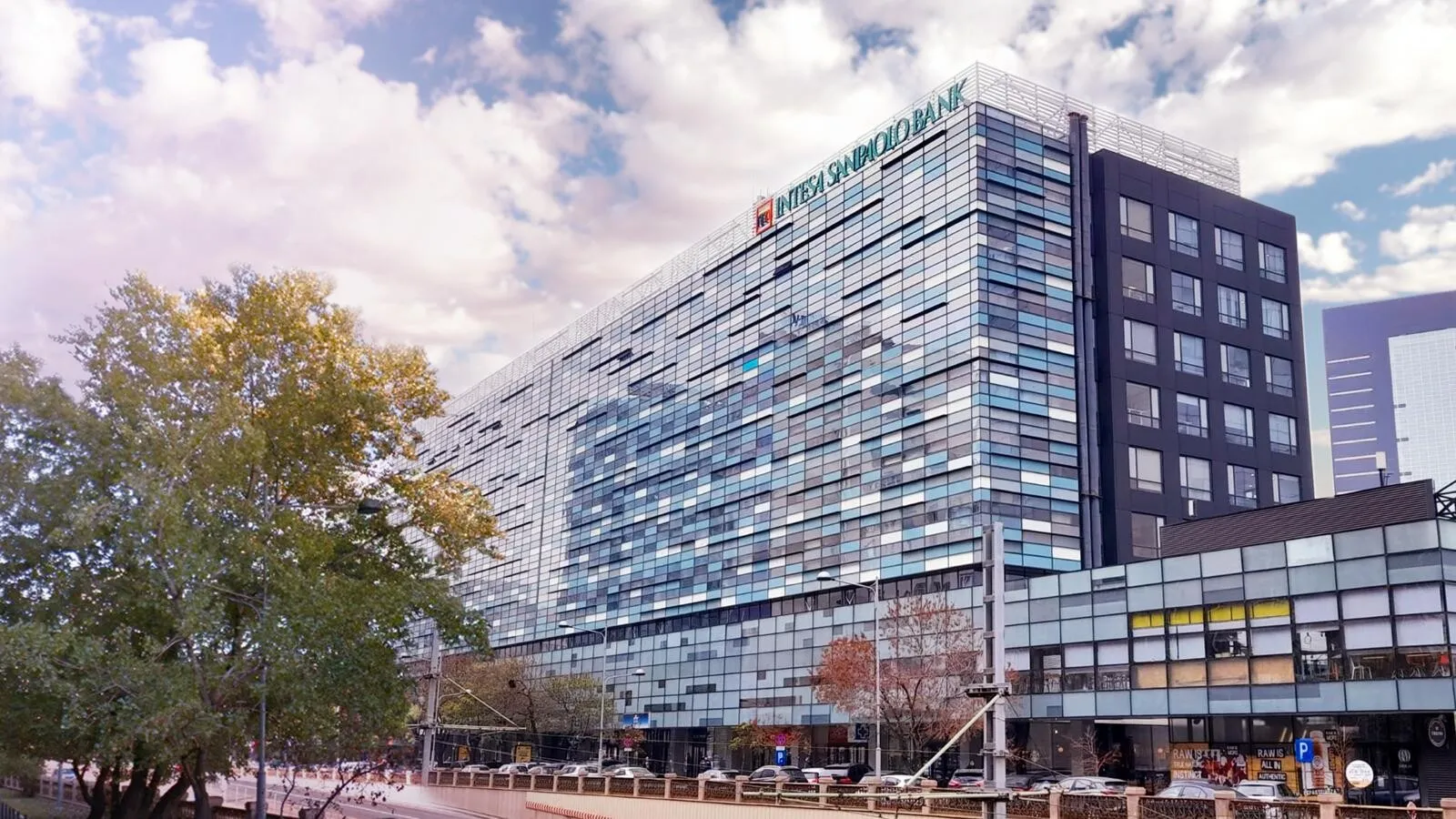 Fuziunea dintre Intesa Sanpaolo Bank România și First Bank, programată pentru 31 octombrie 2025