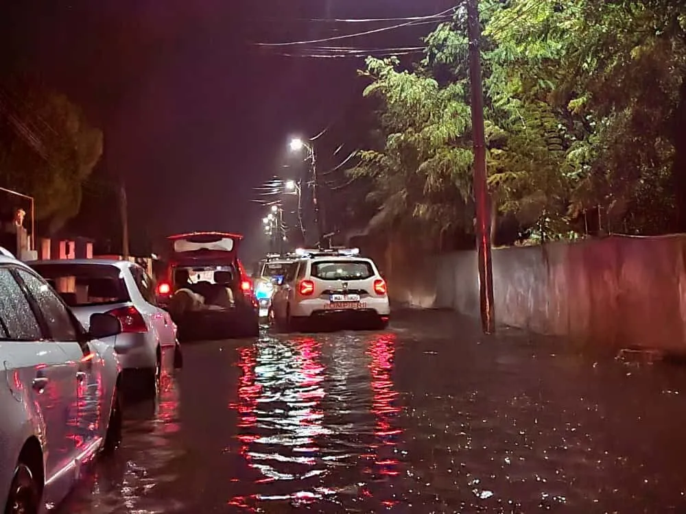 Situație critică în București: Apa Nova anunță că a plouat în 20 de ore cât întreg debitul Râului Prut