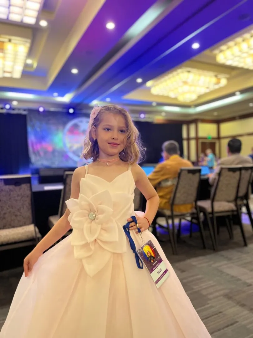 VIDEO Copilul minune al pianului mondial este o fetiță din Galați. Sora ei este campioană la algebră mentală