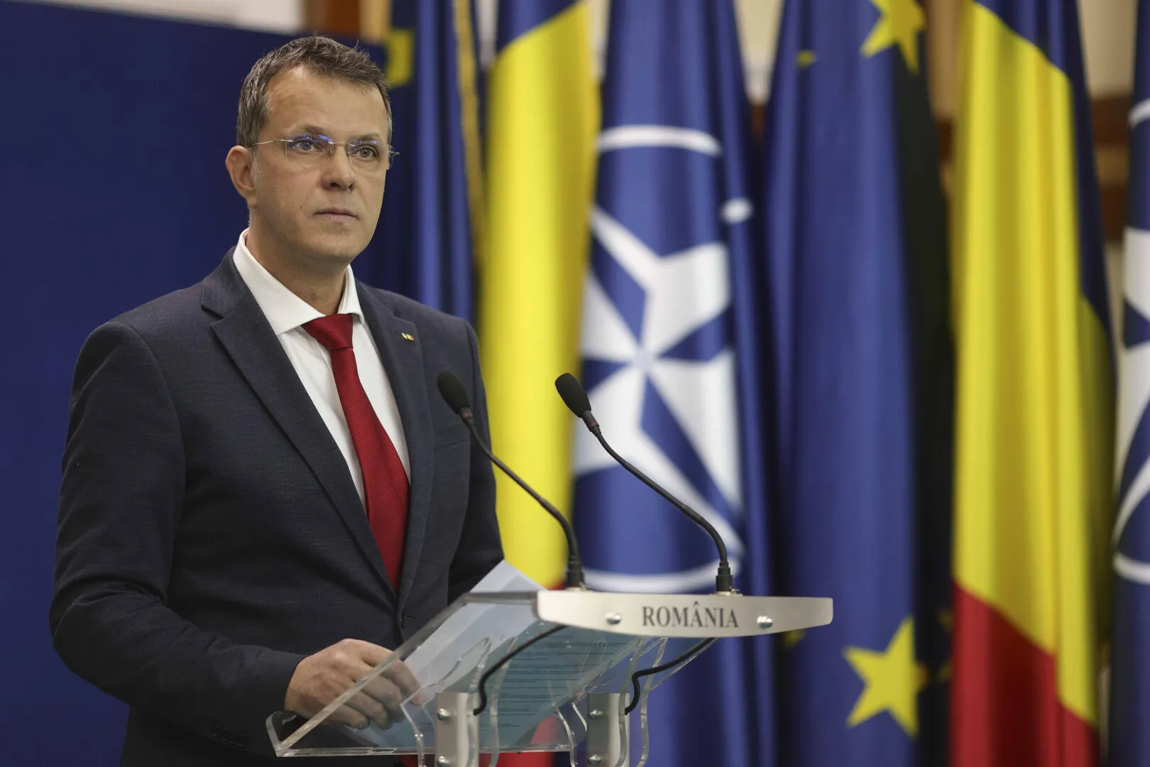 Ministrul Apărării, audiat la DNA. Moșteanu e martor în dosarul de șpagă de 1 milion de euro