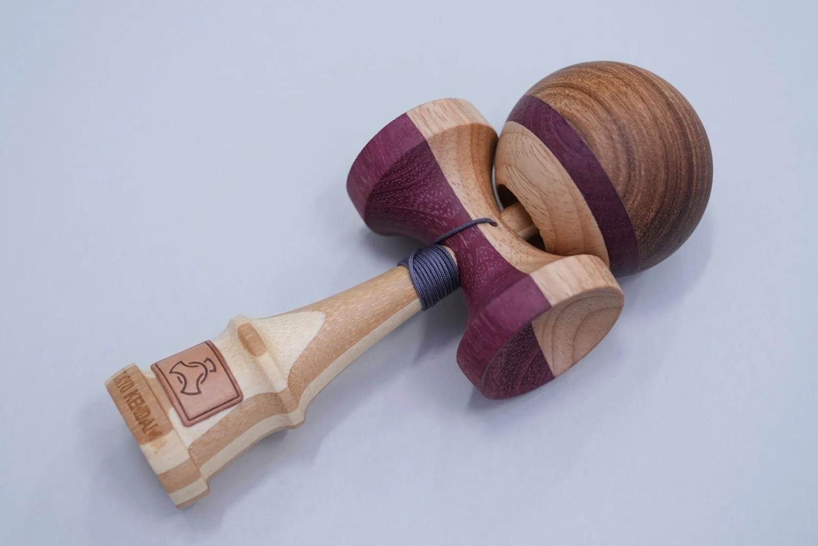 Joaca cu kendama stârnește controverse în școli – părinții cer reguli clare, nu interdicții. Specialist: "Ne-am dori niște copii-bibelou, cuminți și tăcuți, din manualele de pedagogie ale anilor ’80"