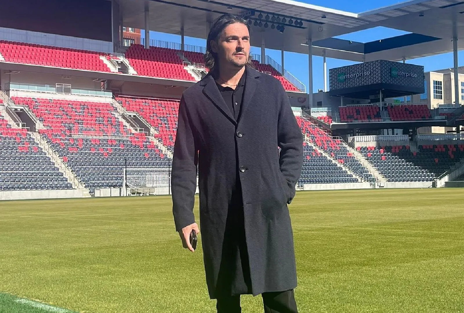 'Cel mai nebun om din fotbal', chemat să o salveze pe Aberdeen. În trecut a stat în închisoare 101 zile, a furat un pinguin și 'a murit' pe teren