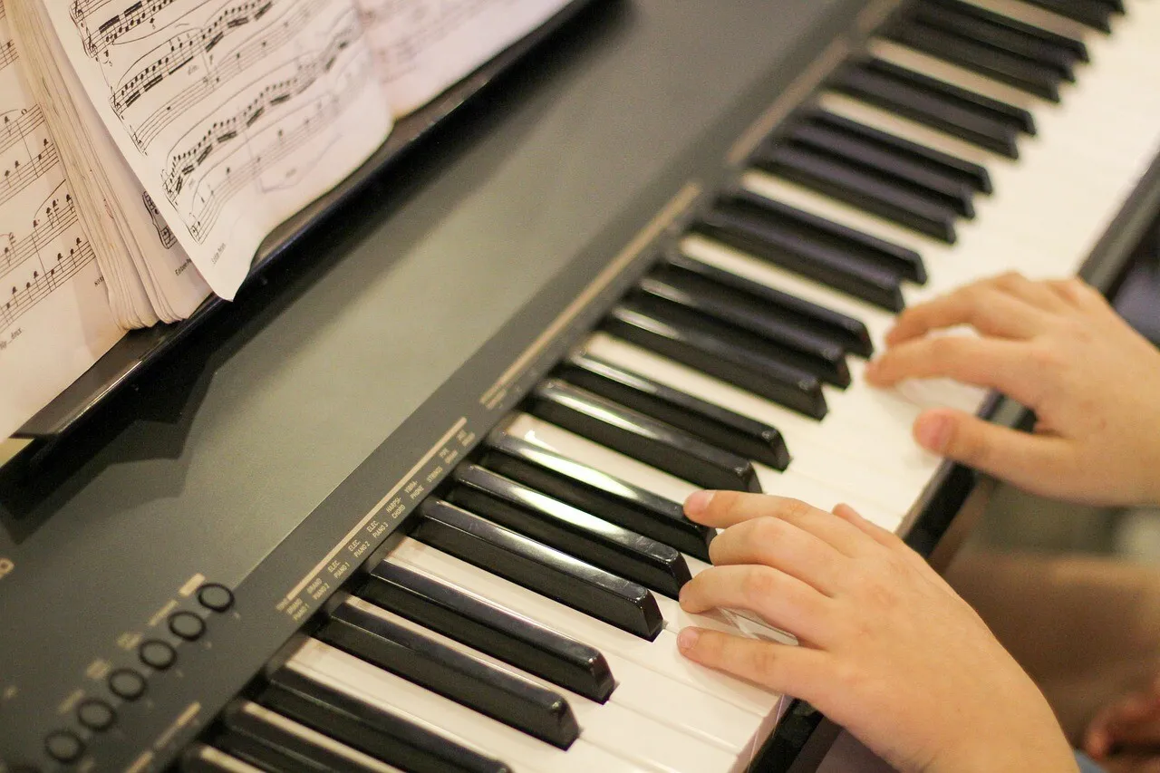 Muzicienii simt durerea altfel sau uneori deloc, arată un studiu. Se întâmplă ceva ciudat în creierul celor care cântă zilnic la un instrument: 'E ca un scut'
