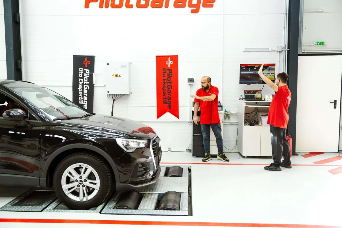 Pilot garage poza 3