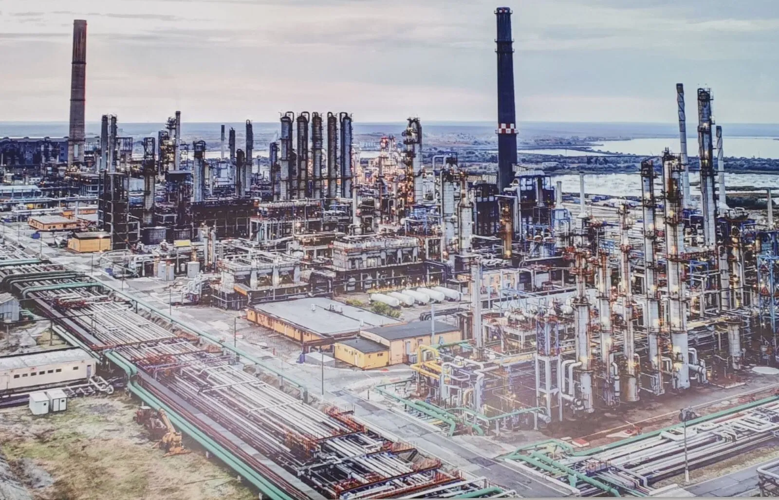 Instalaţie din Rafinăria Năvodari, închisă de Garda de Mediu ca urmare a unei scurgeri de amoniac detectate în sistemul de răcire