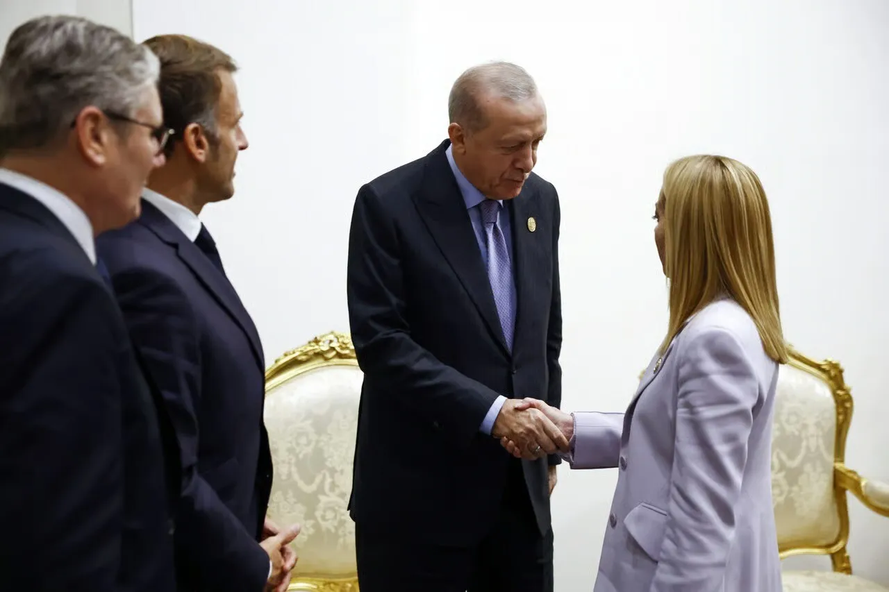 VIDEO Erdogan are un plan cu Giorgia Meloni: 'Arăți grozav. Dar trebuie să te fac să renunți la fumat'. Macron nu-i dă nicio șansă