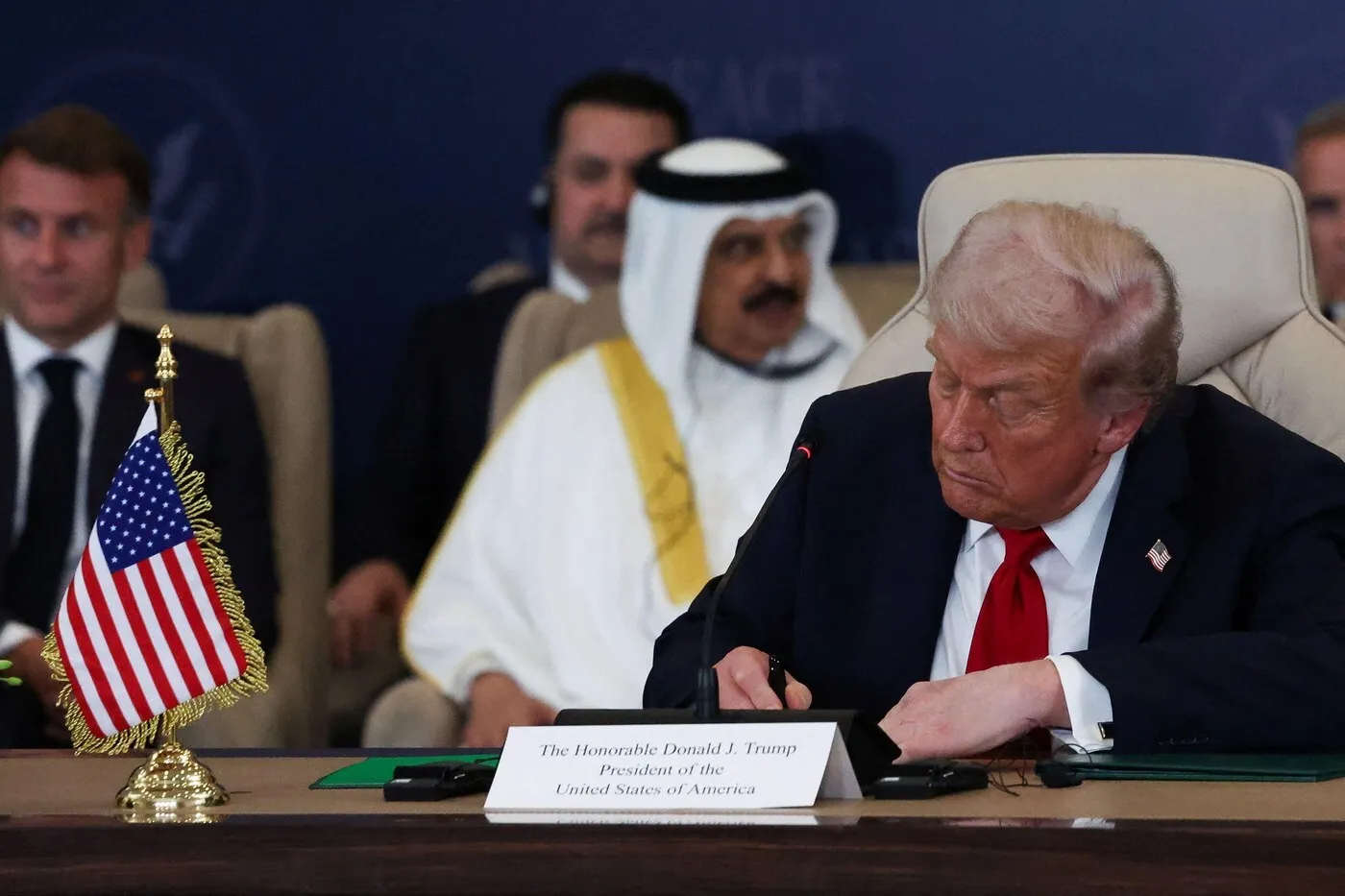 Ce prevede, de fapt, acordul de încetare a focului semnat de Trump?