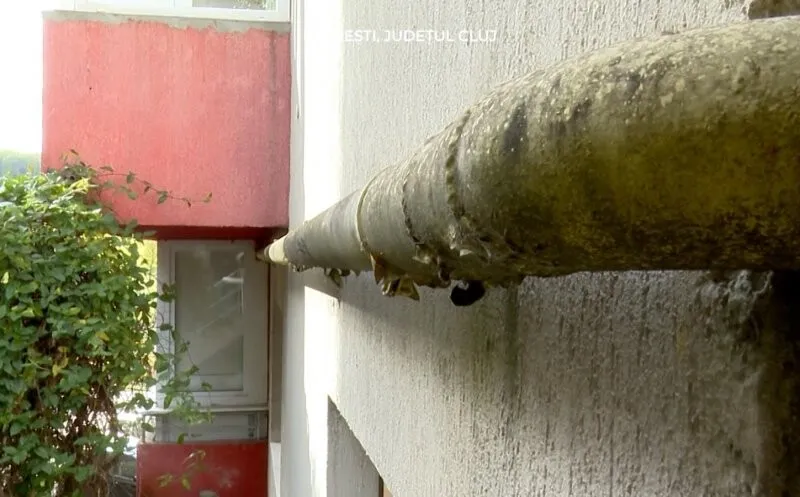 Pericol de explozie: Și-au zidit în balcon conducta de gaze a blocului. Specialiștii avertizează: risc major