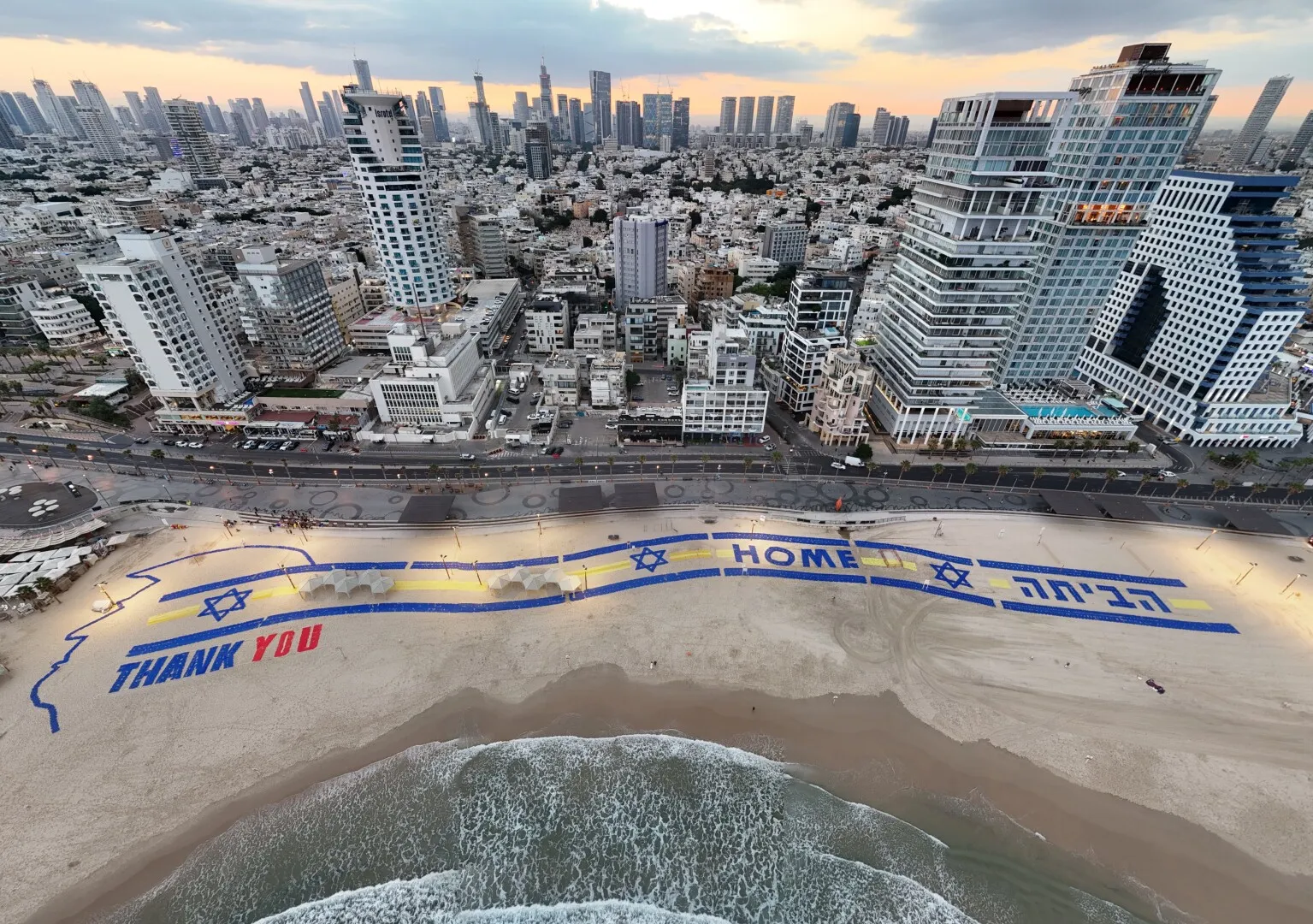 'Mulțumesc': Semn uriaș de bun venit pentru Trump, afișat pe plaja din Tel Aviv