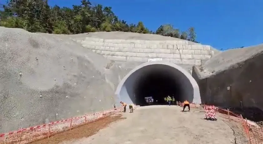 A fost finalizat Tunelul Mureni, de pe linia de cale ferată Braşov-Sighişoara: Se va circula și cu 160 de kilometri pe oră