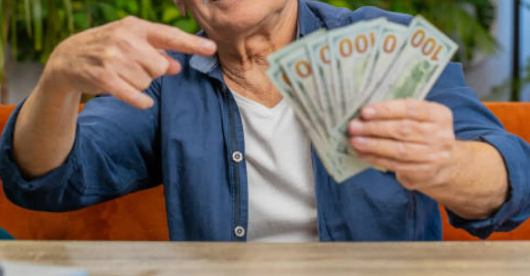 Asta întrece orice imaginație: ce a făcut un pensionar care a câștigat 3,8 milioane de dolari la loterie