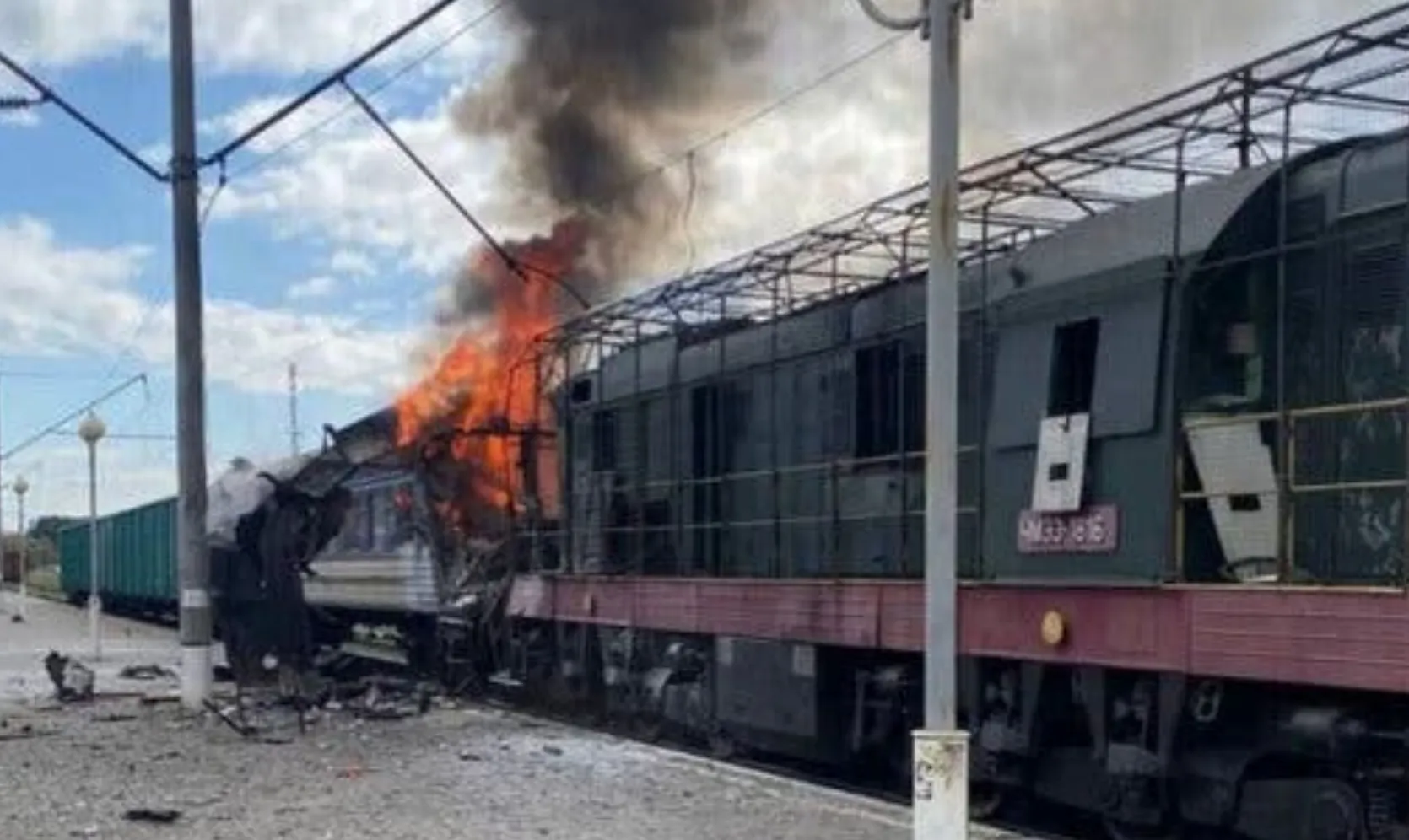 Lovituri chirurgicale asupra rețelei feroviare ucrainene: Rusia vizează locomotivele în mod direct