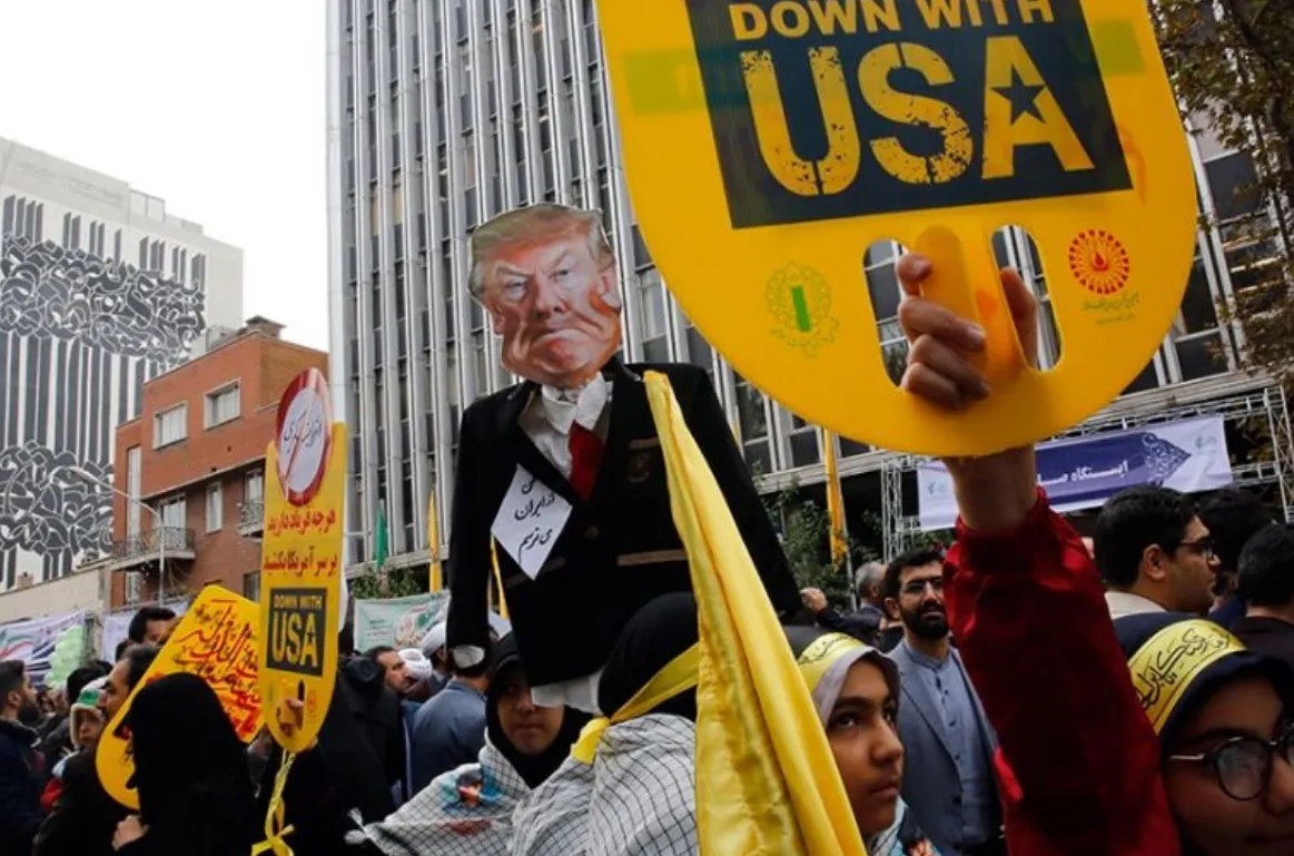 Mișcări tensionate în Iran: mii de oameni glorifică ocuparea Ambasadei SUA la Teheran, într-o atmosferă de ură și provocare