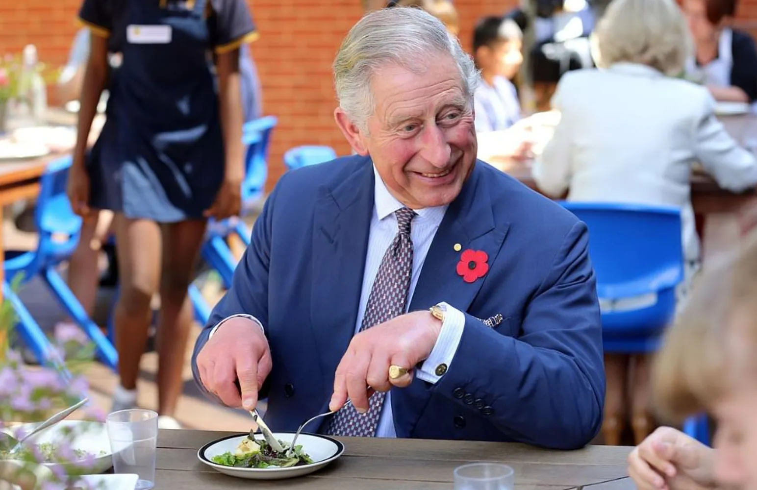 Prințul Harry l-a dat de gol pe Regele Charles: dezvăluiri inedite despre mofturile pe care tatăl său le face la masă