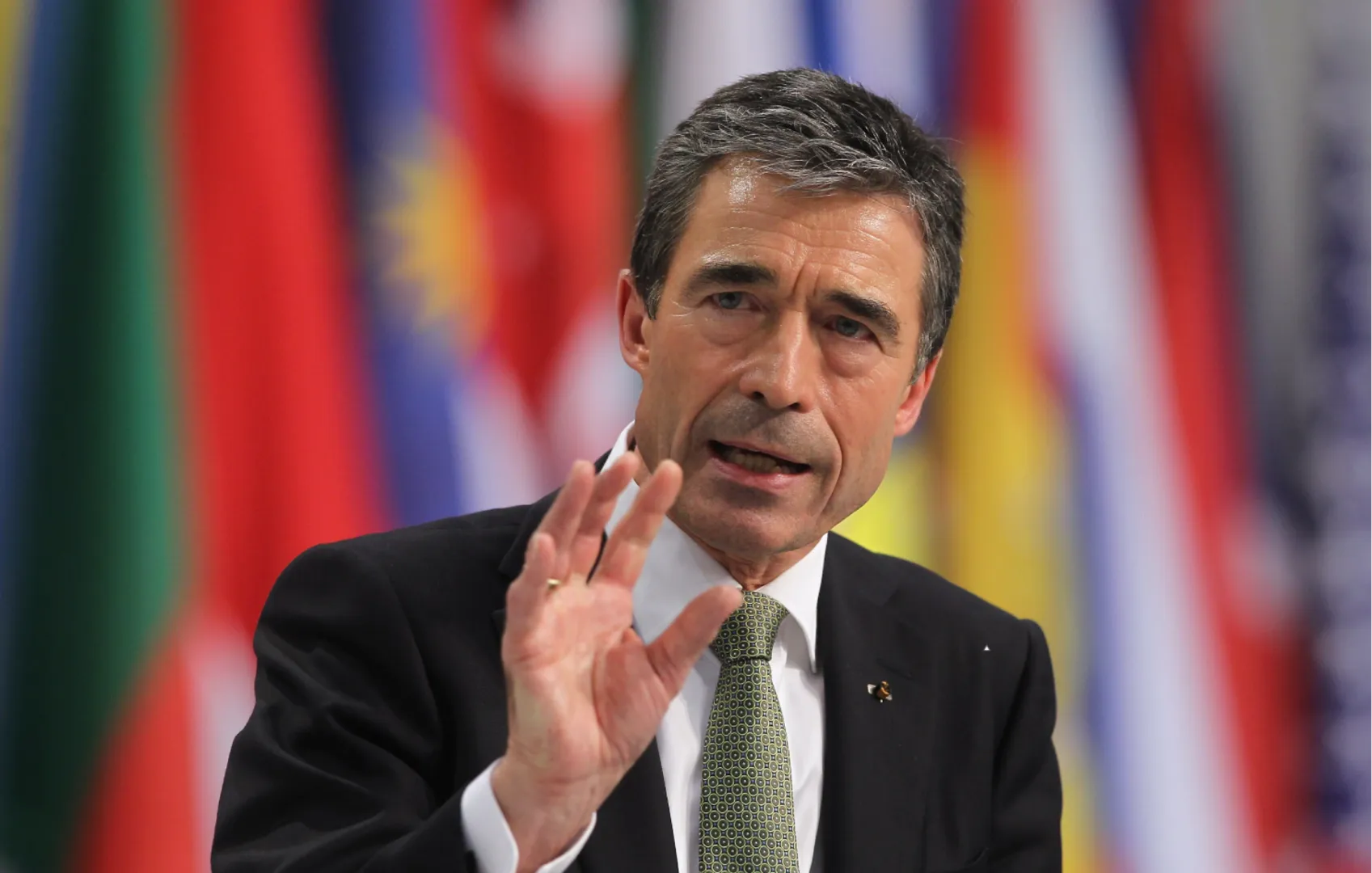 Un fost șef NATO îndeamnă la o decizie riscantă: scut aerian și trupe europene pentru a apăra Ucraina