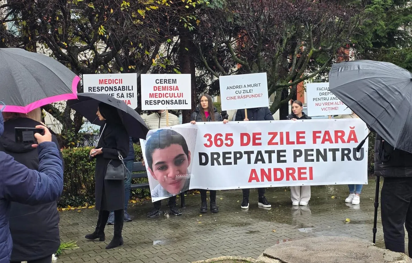 Un an de la decesul lui Andrei Drăgan, nimeni nu a fost trans la răspundere cu adevărat. FACIAS cere demisia medicului care l-a lăsat să moară