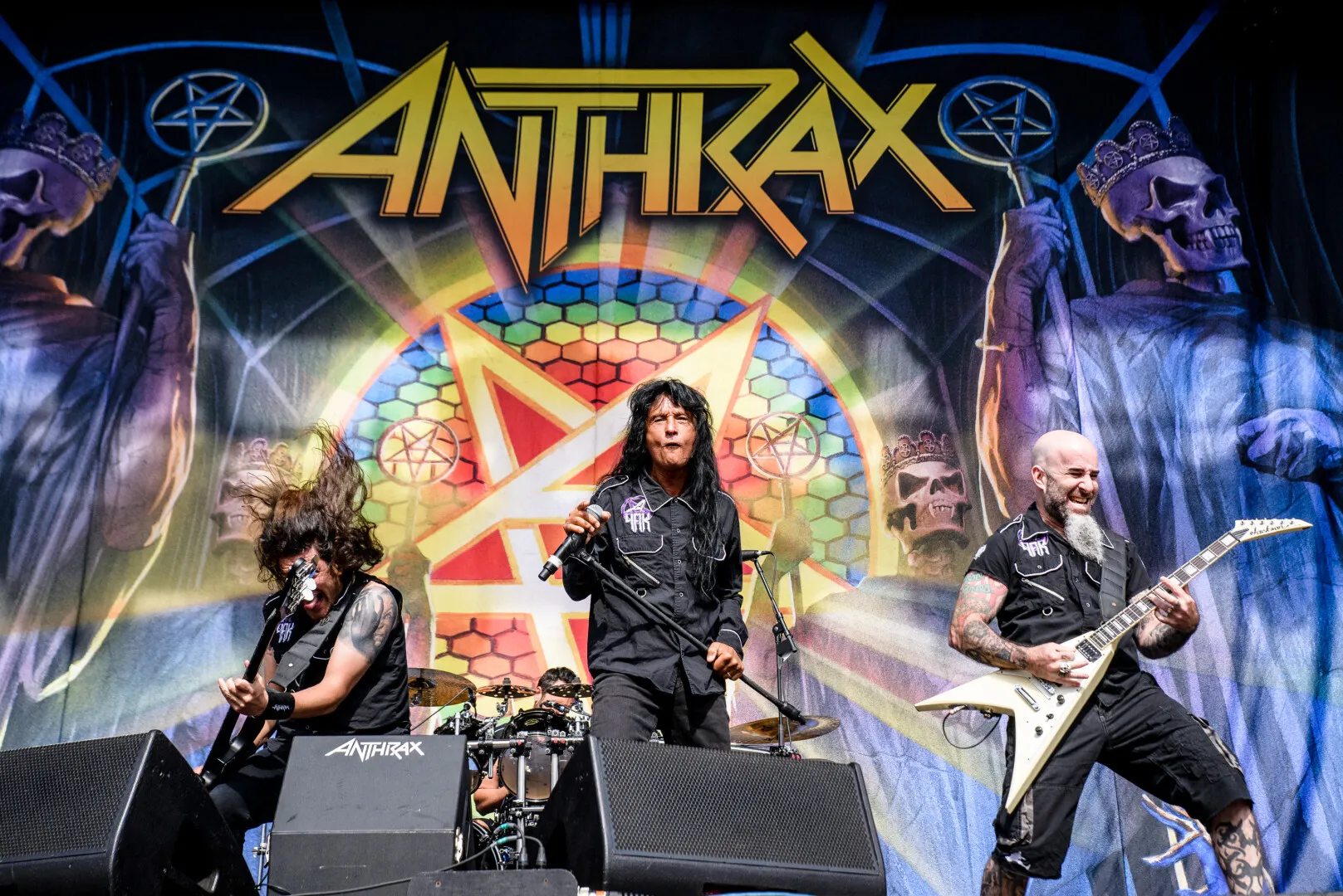 Anthrax cântă în deschiderea concertului Iron Maiden de la București