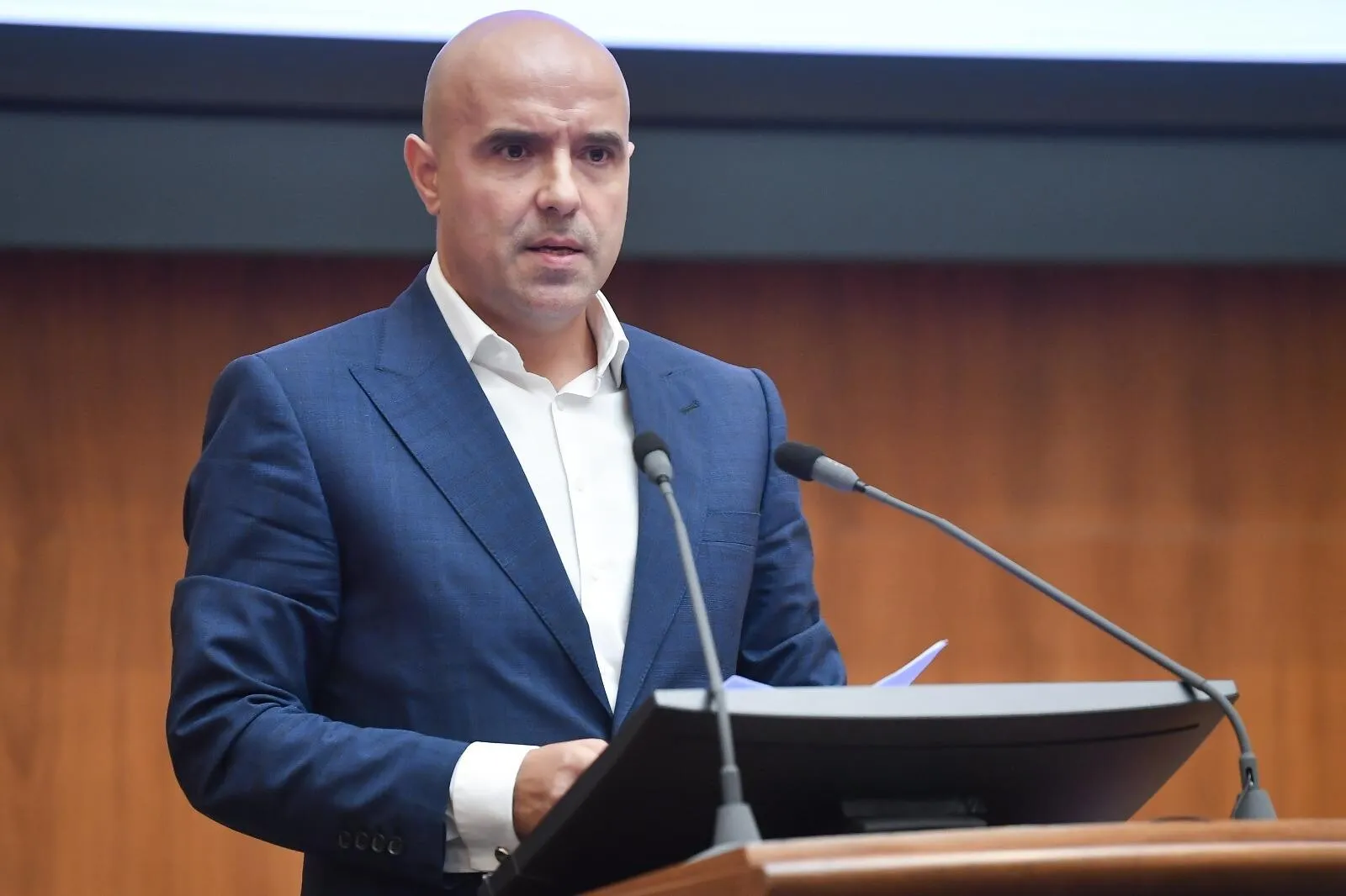 'Economia, foarte aproape de pragul recesiunii. Se apropie stagflația' - avertismentul care zguduie Guvernul Bolojan după raportul FMI (analiză)