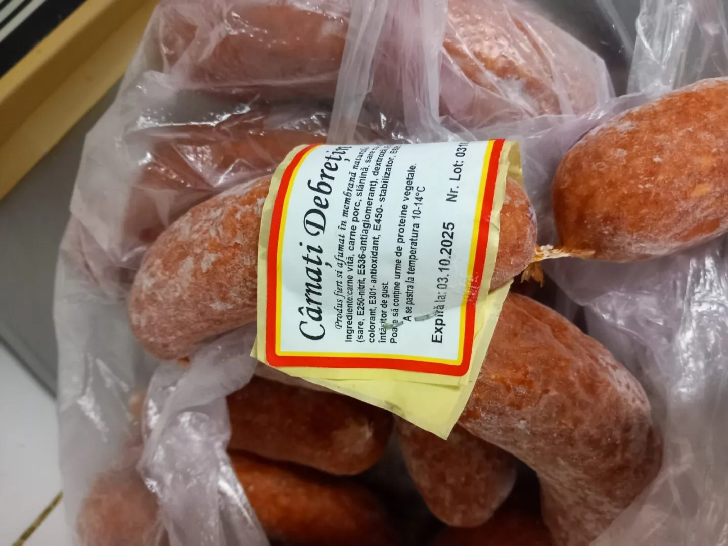 Alimente mucegăite și carne expirată: ANPC a dat amenzi de 1.4 milioane de lei comercianților români