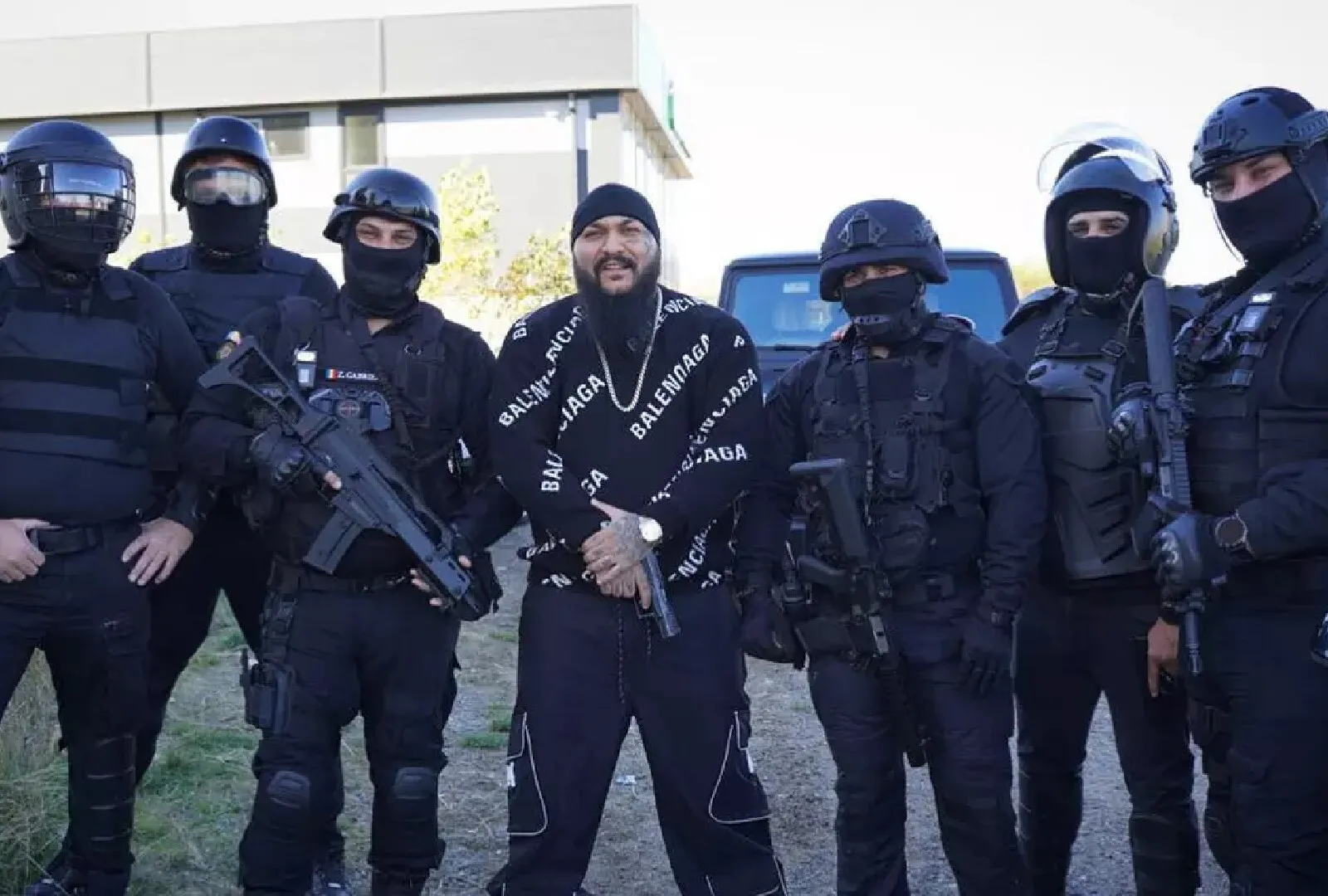 Dani Mocanu, dat în urmărire generală după ce a fost condamnat la închisoare. Prima reacție a tatălui manelistului / Ce făcea artistul cu câteva ore înainte