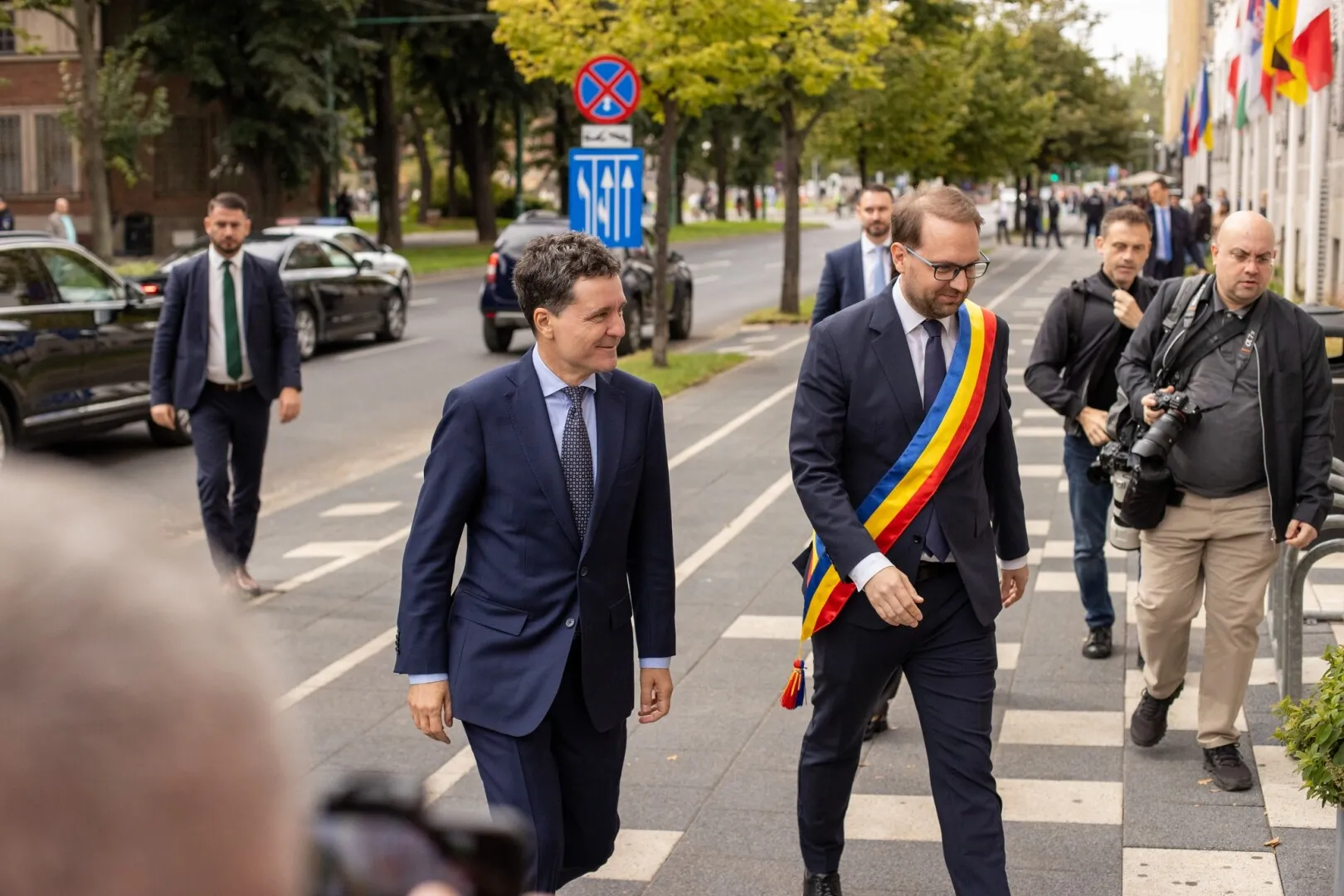 VIDEO Dominic Fritz i-a anunțat pe toți USR-iștii că urmează nunta anului: Se însoară Nicușor Dan