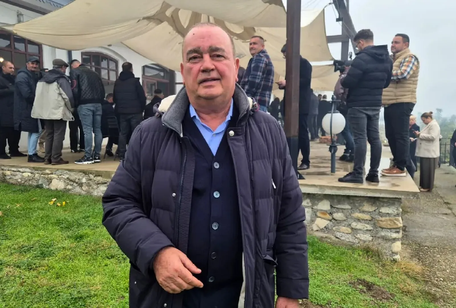 FOTO Gigi Nețoiu se vrea primar la București. Și-a lansat candidatura la 'Cetatea' lui Dinescu. Nu au lipsit lăutarii și berbecuții la proțap