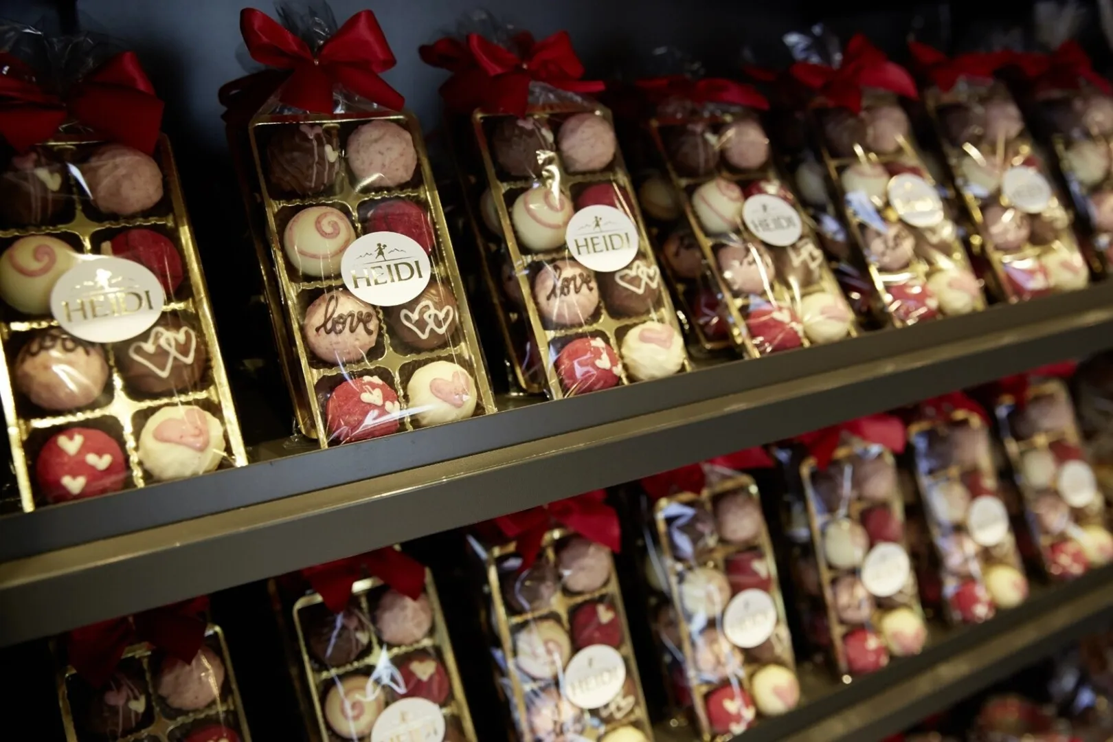 Cei mai mari producători de ciocolată din România, scoși la vânzare! Austriecii vor să scape de Kandia și Heidi