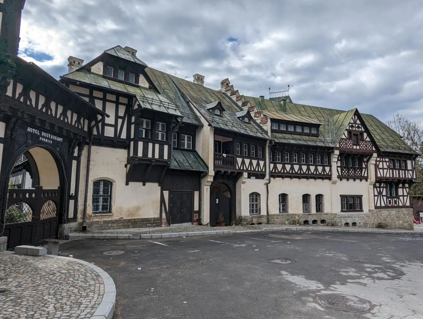 Hotelul Furnica din Sinaia este de vânzare. Familia Regală a anunțat prețul, dar statul nu e interesat