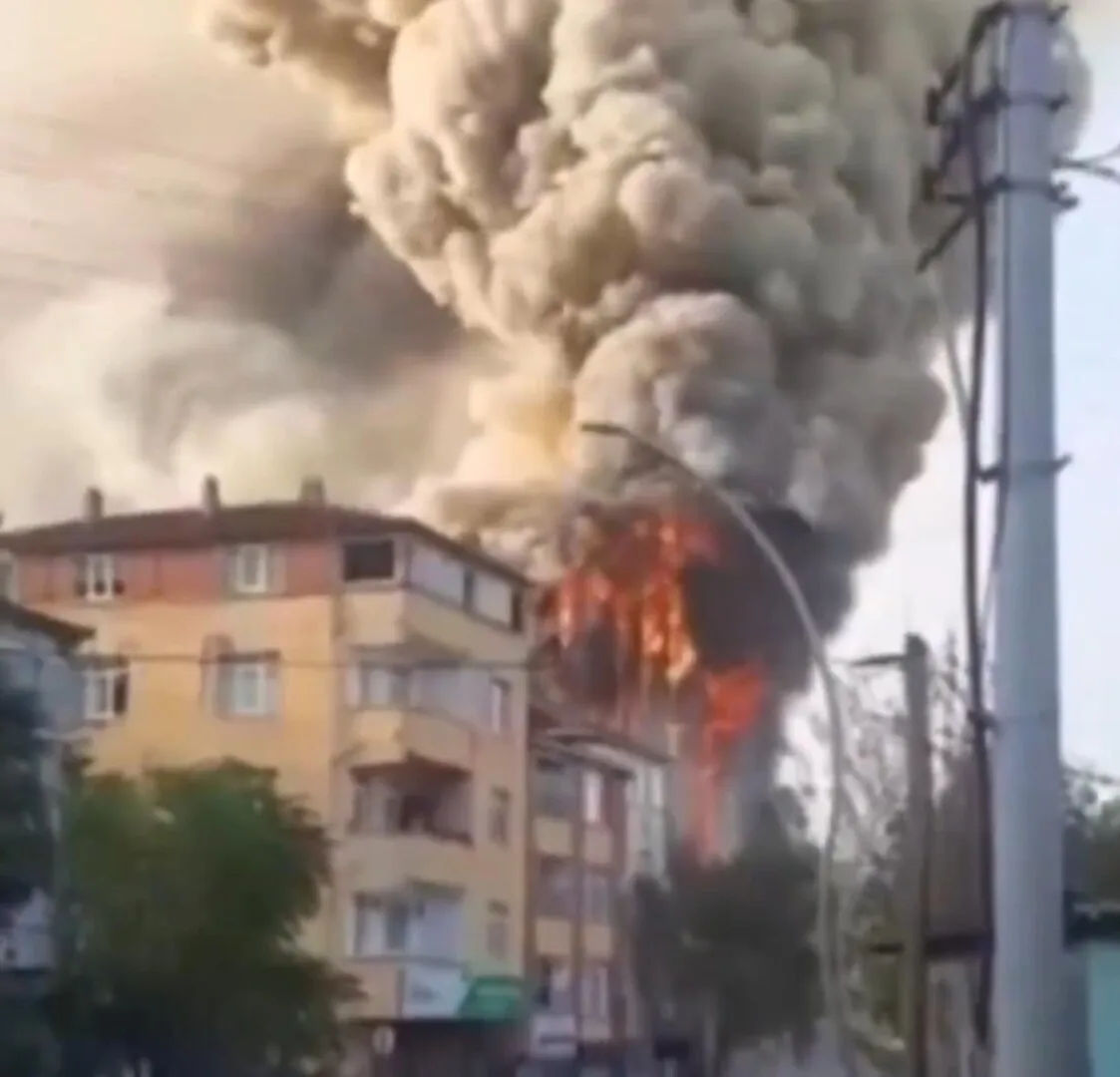VIDEO Tragedie într-un depozit de parfumuri din Turcia: 6 morți și un rănit după un incendiu urmat de explozii