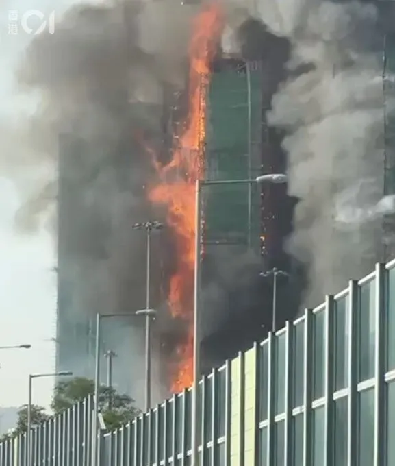 VIDEO S-a dezlănțuit iadul în Hong Kong - Incendiu major la un complex rezidențial