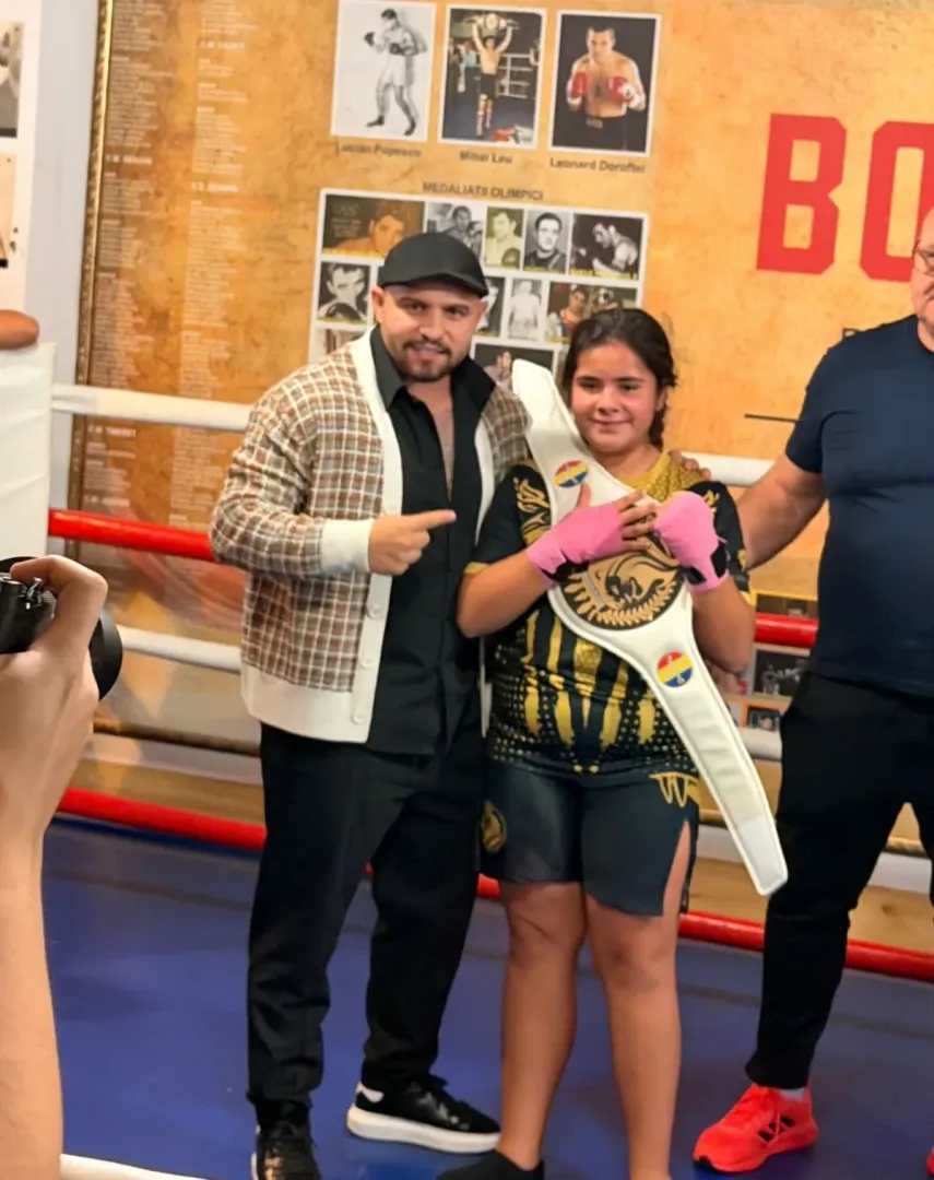 maestru-fata-cili maestru-fata-cili