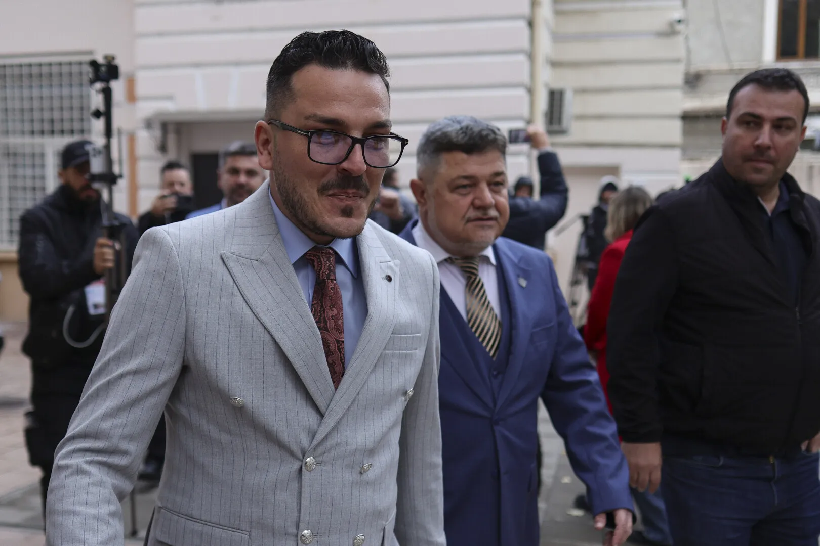 Makaveli (Virgil Alexandru ZIDARU), furtuna care răstoarnă comedia politică a României!