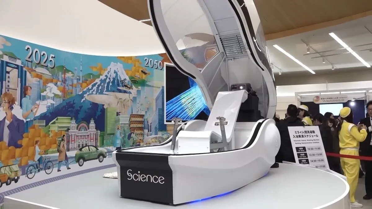 VIDEO A apărut mașina de spălat oameni: Ce știe să facă noua invenție prezentată la Osaka