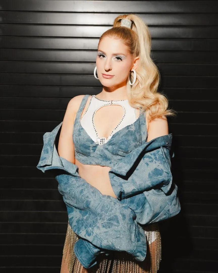 Cântăreaţa Meghan Trainor a transformat bullyingul online într-un nou single, intitulat "Still Don't Care"